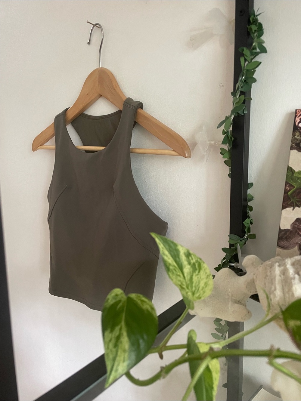 Lululemon Invigorate Training Cropped Workout Running Tank Top Carob Brown Sz 6 - Picture 8 of 9